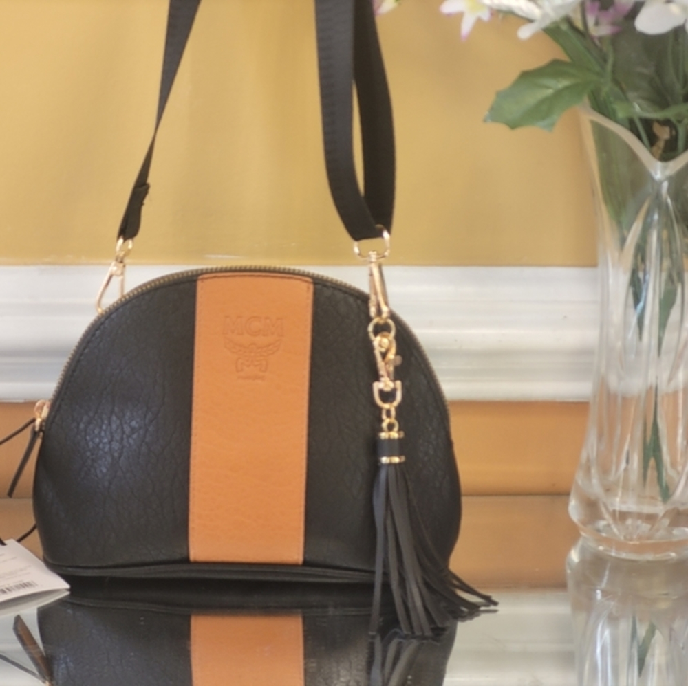 MCM pouch converted in to shoulder bag or cross body - Picture 2 of 16